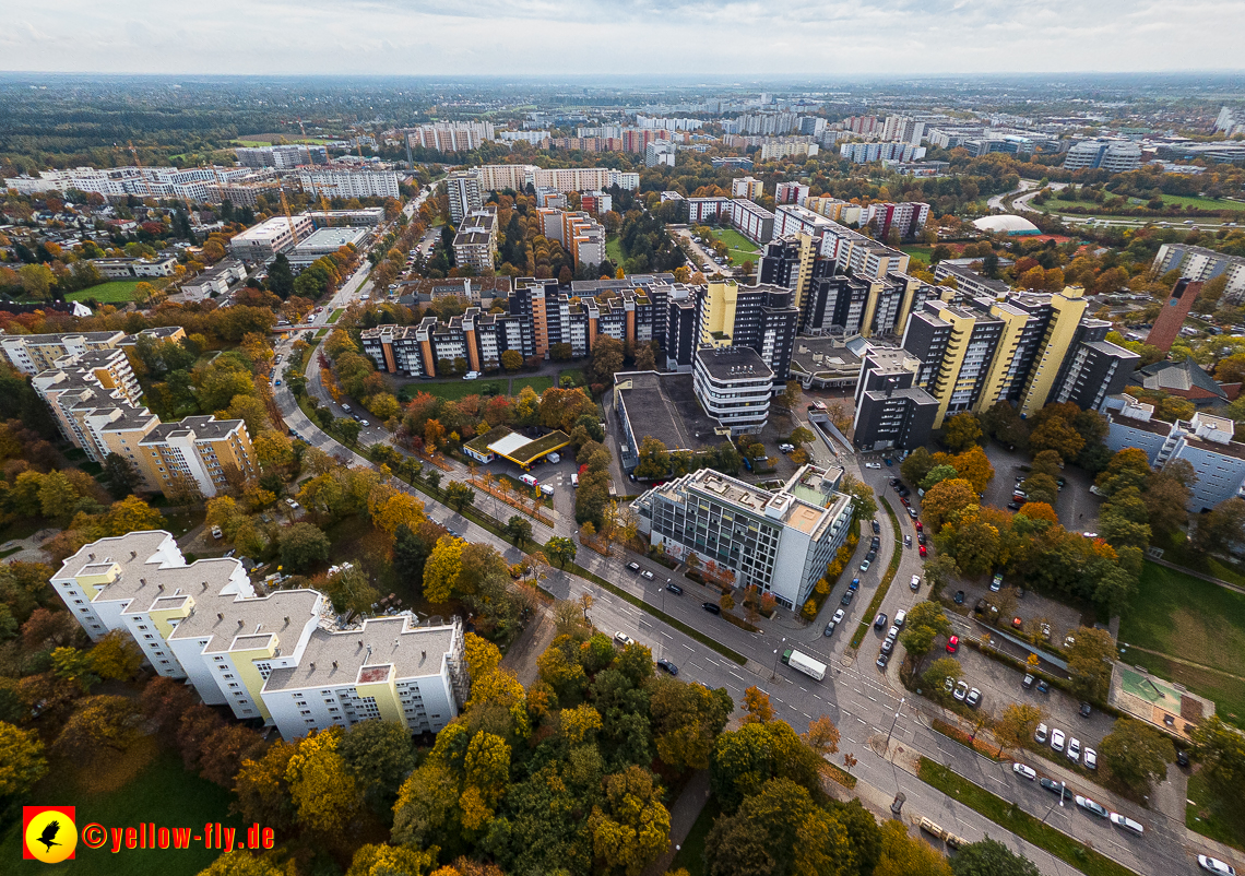 13.10.2022 - Marx-Zenrtum am Karl-Marx-Ring in Neuperlach